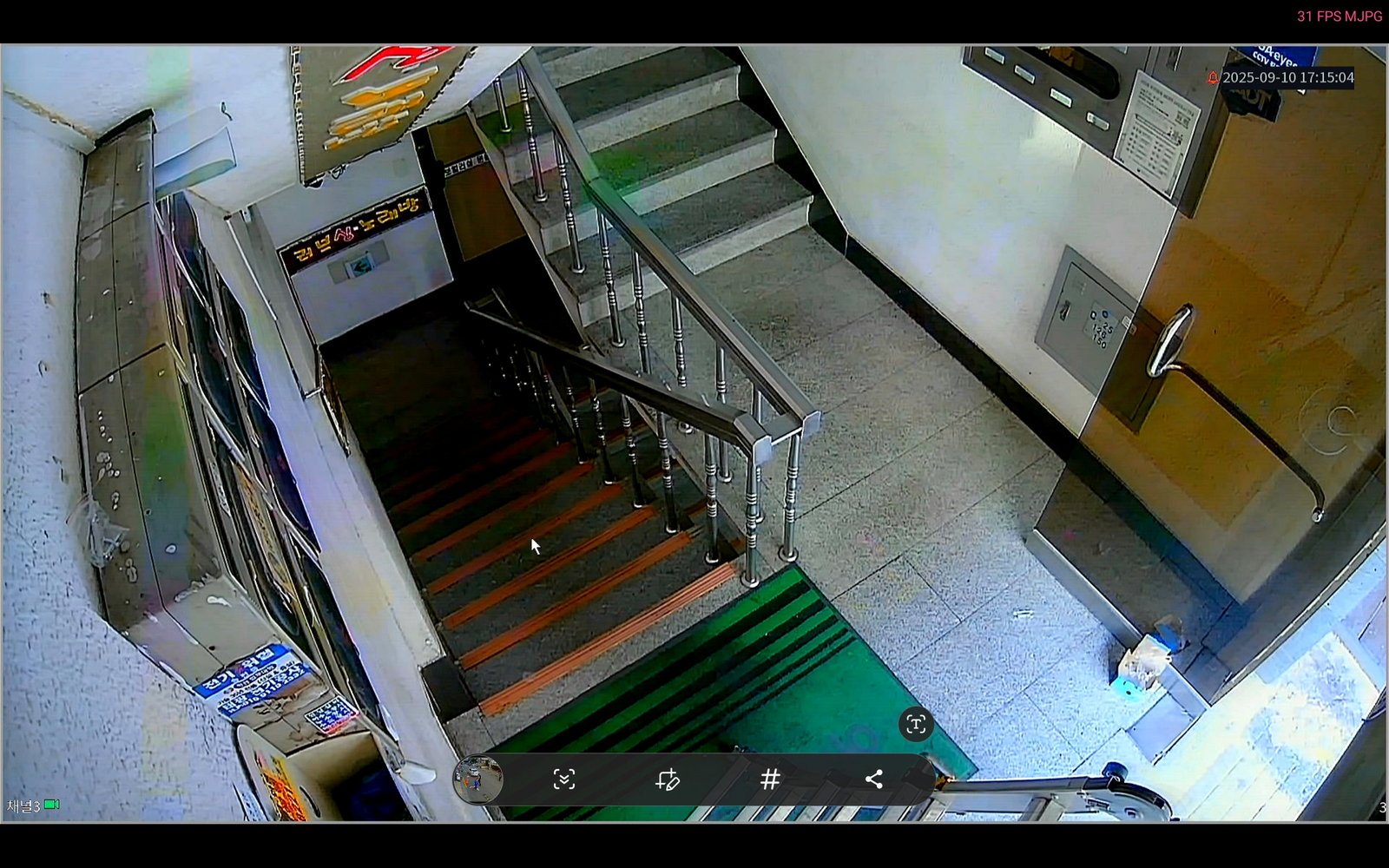 좁은 공간일수록 사각지대 없이 각도를 잡는 게 중요합니다